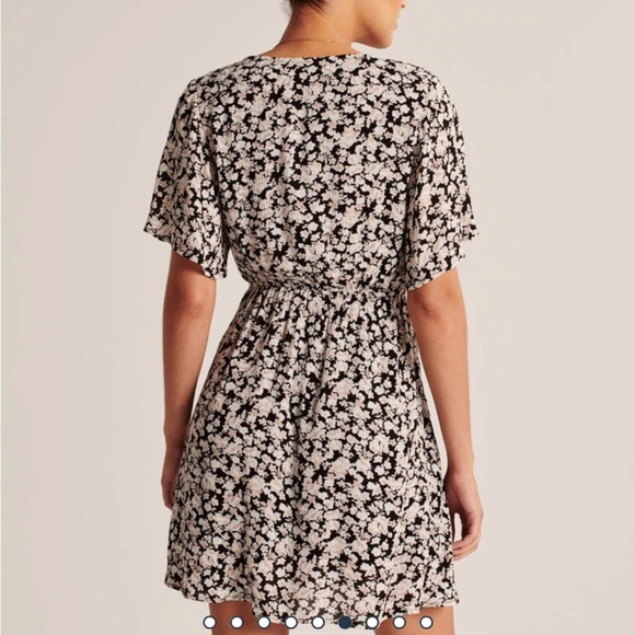 Abercrombie Black Floral Button-Up Tie-Front Dress - Picture 2 of 5